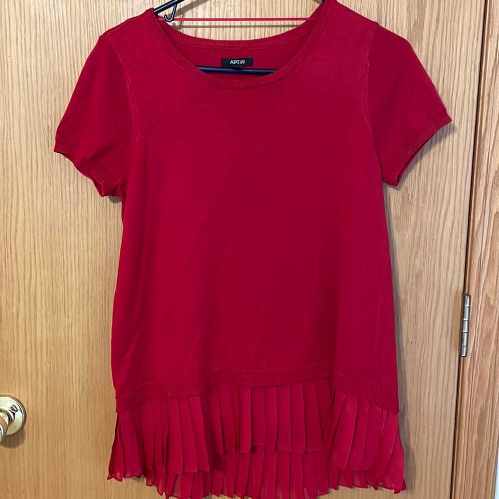 Red short sleeved sweater Apt 9